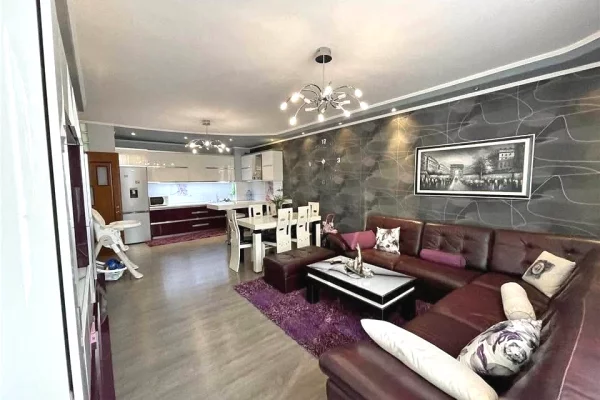 Shtepi ne shitje Apartament ne Tirane, 2+1, Mobilimi E mobiluar, Pagesa 15,000,000  Leke.