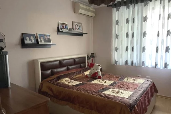 Shtepi ne shitje Apartament ne Tirane, 2+1, Mobilimi E mobiluar, Pagesa 15,000,000  Leke.