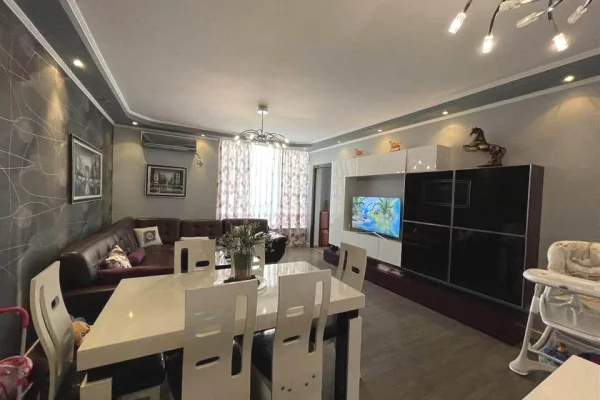 SHITET APARTAMENT 2+1, totalisht i mobiluar, rr. Besim Alla.