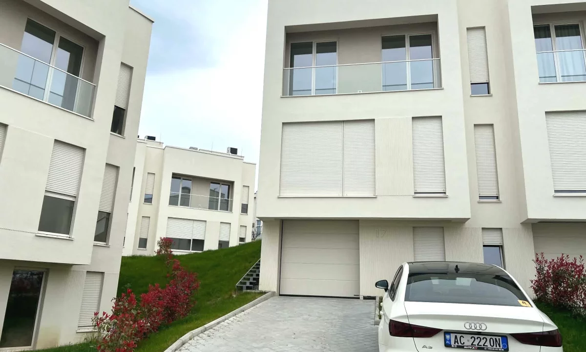 Shtepi me qera Vila Luksoze ne Tirane, 4+1, Mobilimi Pjeserisht e mobiluar, Pagesa 1,300  Euro.