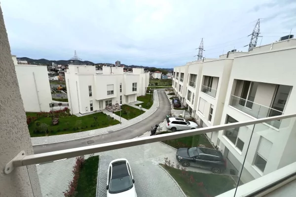 Shtepi me qera Vila Luksoze ne Tirane, 4+1, Mobilimi Pjeserisht e mobiluar, Pagesa 1,300  Euro.