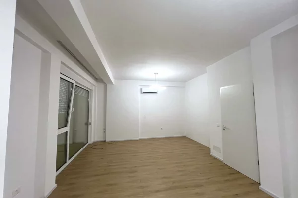 Shtepi me qera Vila Luksoze ne Tirane, 4+1, Mobilimi Pjeserisht e mobiluar, Pagesa 1,300  Euro.