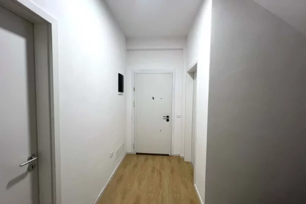 Shtepi me qera Vila Luksoze ne Tirane, 4+1, Mobilimi Pjeserisht e mobiluar, Pagesa 1,300  Euro.