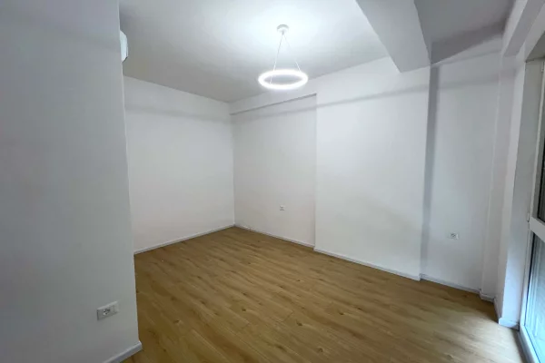 Shtepi me qera Vila Luksoze ne Tirane, 4+1, Mobilimi Pjeserisht e mobiluar, Pagesa 1,300  Euro.