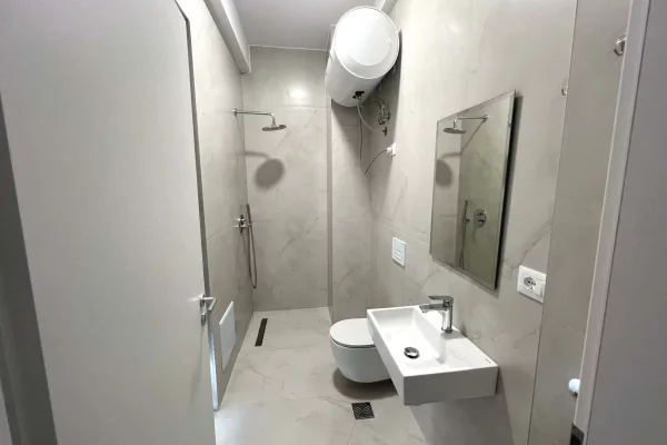 Shtepi me qera Vila Luksoze ne Tirane, 4+1, Mobilimi Pjeserisht e mobiluar, Pagesa 1,300  Euro.