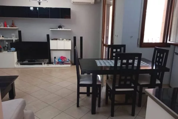 Shtepi ne shitje Apartament ne Tirane, 2+1, Mobilimi E mobiluar, Pagesa 250,000  Euro.