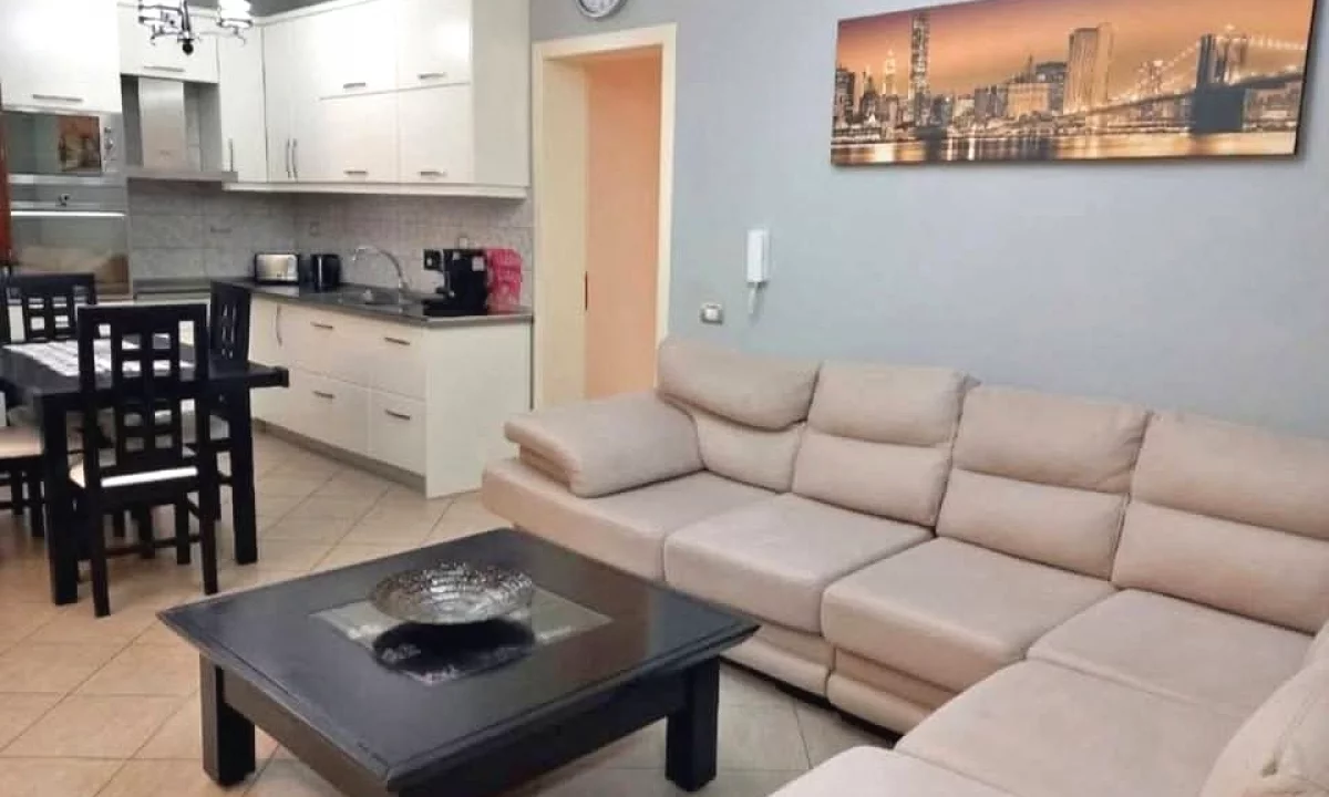 Shtepi ne shitje Apartament ne Tirane, 2+1, Mobilimi E mobiluar, Pagesa 250,000  Euro.