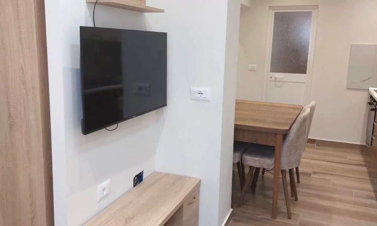 Shtepi me qera Shtepi Private ne Tirane, 2+1, Mobilimi E mobiluar, Pagesa 35,000  Leke.