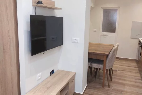 JEPET ME QERA SHTEPI PRIVATE ME OBORR DHE PARKING - TIRANE 