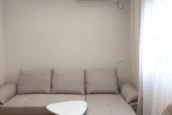 Shtepi me qera Shtepi Private ne Tirane, 2+1, Mobilimi E mobiluar, Pagesa 35,000  Leke.