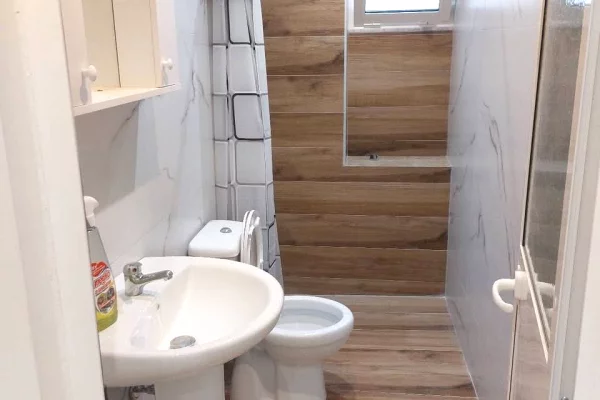 Shtepi me qera Shtepi Private ne Tirane, 2+1, Mobilimi E mobiluar, Pagesa 35,000  Leke.