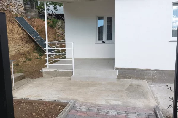 Shtepi me qera Shtepi Private ne Tirane, 2+1, Mobilimi E mobiluar, Pagesa 35,000  Leke.