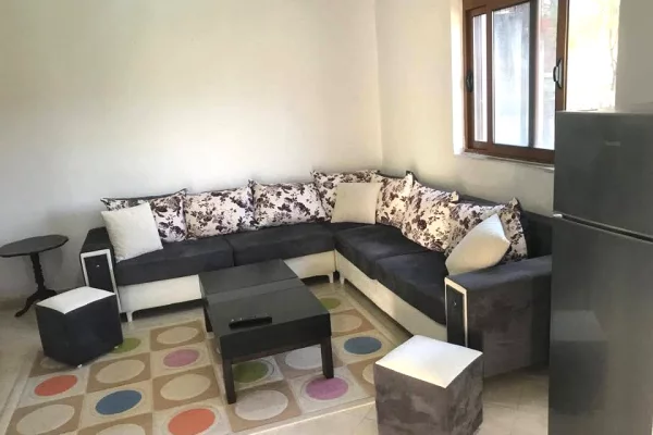 Shtepi me qera Shtepi Private ne Tirane, 2+1, Mobilimi E mobiluar, Pagesa 35,000  Leke.