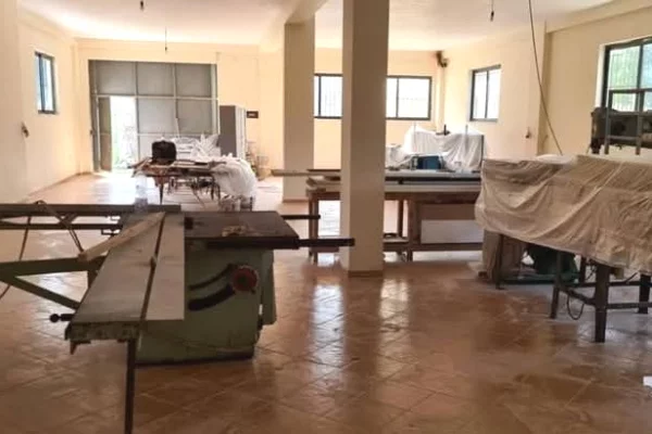 SHITET TRUALL 3000 M2 + NDERTESE 2 KATE - RRUGA E ARBERIT, FERRAJ 