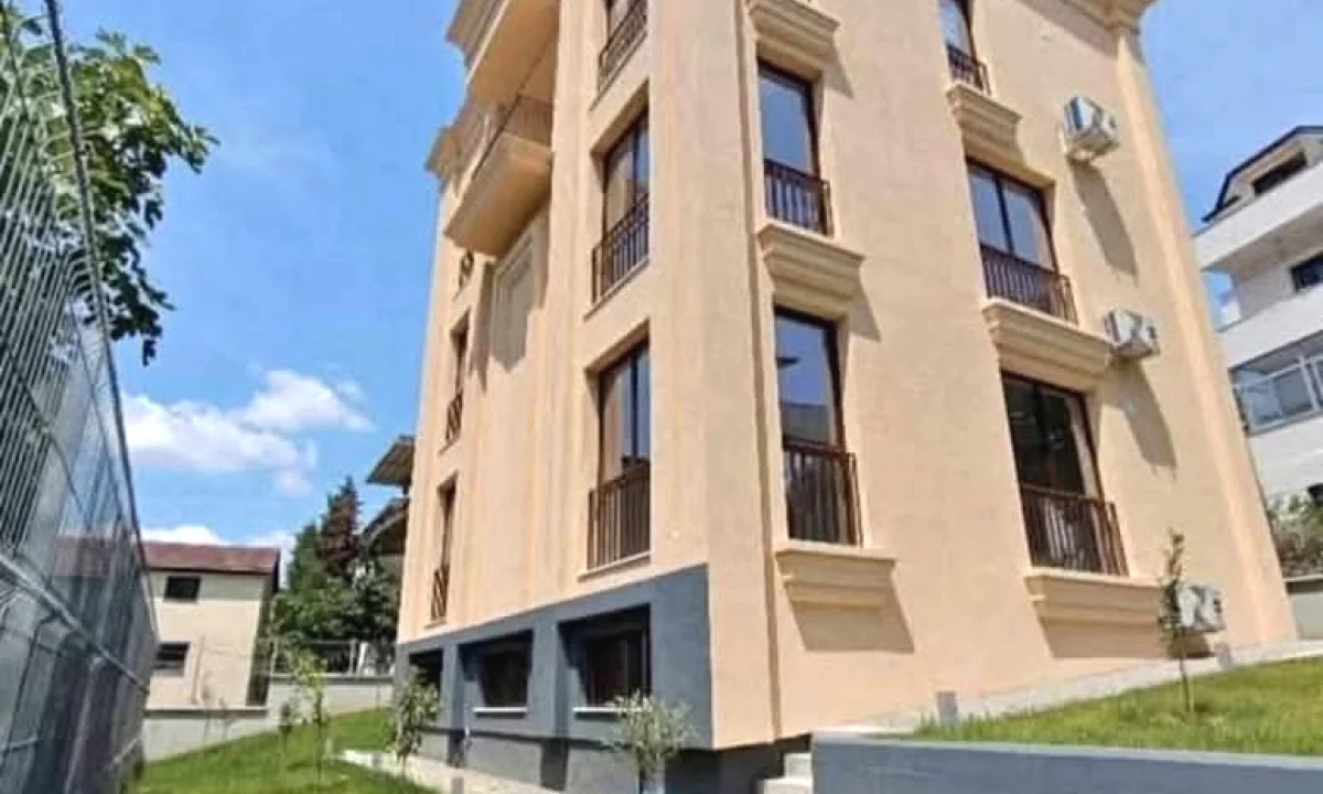 Shtepi me qera Vila Luksoze ne Tirane, 6+1, Mobilimi Bosh, pa mobiluar, Pagesa 2,500  Euro.