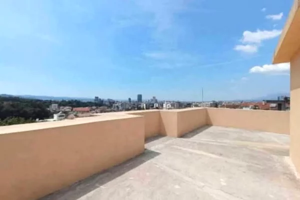 Shtepi me qera Vila Luksoze ne Tirane, 6+1, Mobilimi Bosh, pa mobiluar, Pagesa 2,500  Euro.