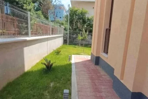 Shtepi me qera Vila Luksoze ne Tirane, 6+1, Mobilimi Bosh, pa mobiluar, Pagesa 2,500  Euro.