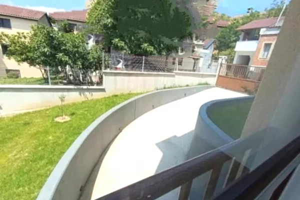 Shtepi me qera Vila Luksoze ne Tirane, 6+1, Mobilimi Bosh, pa mobiluar, Pagesa 2,500  Euro.