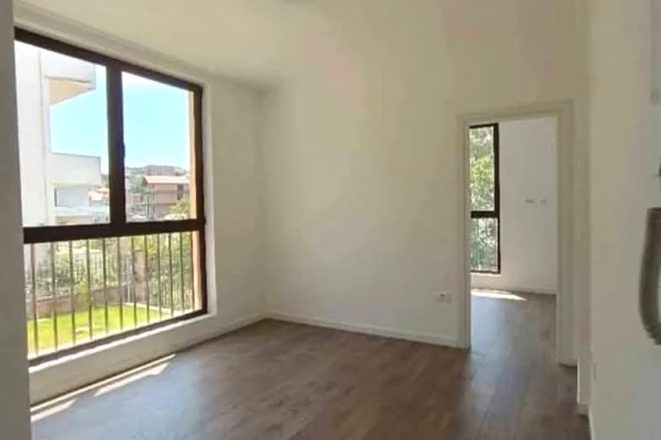 Shtepi me qera Vila Luksoze ne Tirane, 6+1, Mobilimi Bosh, pa mobiluar, Pagesa 2,500  Euro.