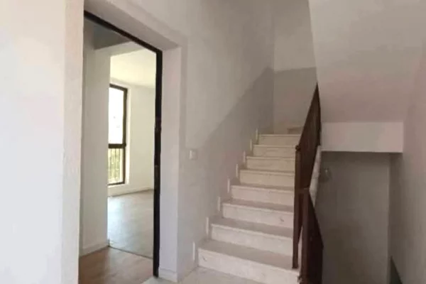 Shtepi me qera Vila Luksoze ne Tirane, 6+1, Mobilimi Bosh, pa mobiluar, Pagesa 2,500  Euro.