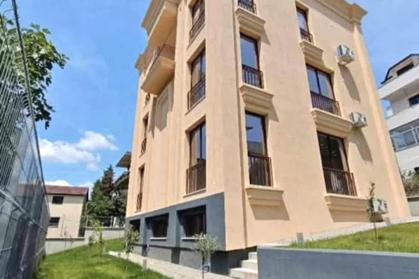 VILE ME QERA 3 KATE - PRANE SENATORIUMIT, TIRANE 