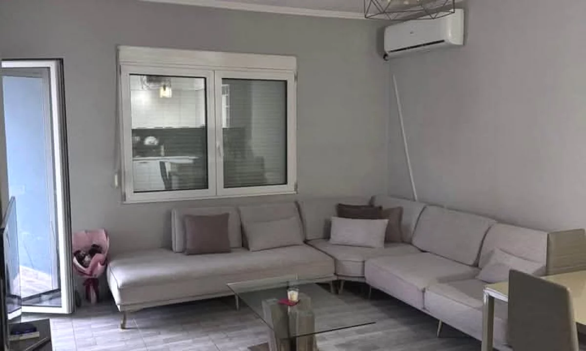 Shtepi me qera Apartament ne Tirane, 2+1, Mobilimi E mobiluar, Pagesa 65,000  Leke.