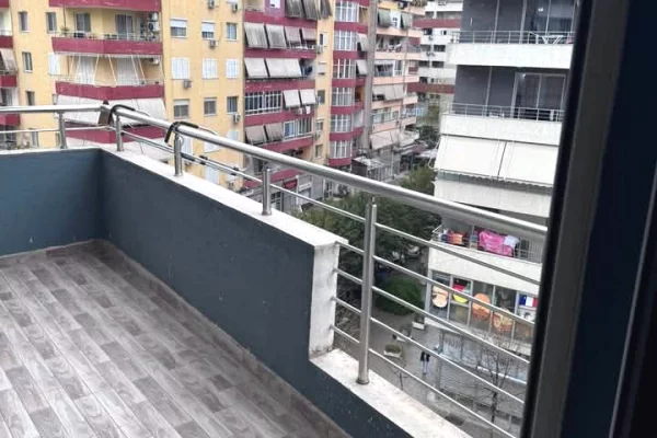 Shtepi me qera Apartament ne Tirane, 2+1, Mobilimi E mobiluar, Pagesa 65,000  Leke.