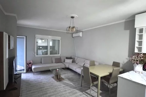 Shtepi me qera Apartament ne Tirane, 2+1, Mobilimi E mobiluar, Pagesa 65,000  Leke.
