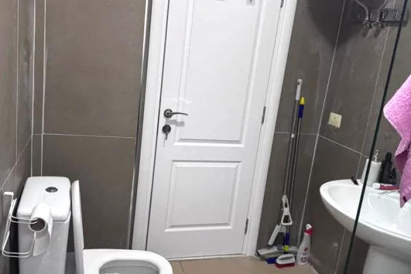 Shtepi me qera Apartament ne Tirane, 2+1, Mobilimi E mobiluar, Pagesa 65,000  Leke.