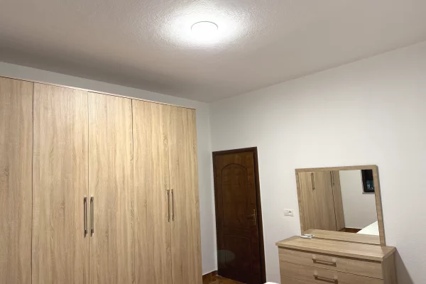 Shtepi me qera Shtepi Private ne Tirane, 2+1, Mobilimi E mobiluar, Pagesa 450  Euro.