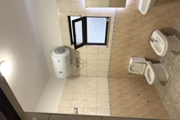 Shtepi me qera Shtepi Private ne Tirane, 2+1, Mobilimi E mobiluar, Pagesa 450  Euro.