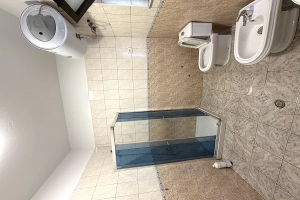 Shtepi me qera Shtepi Private ne Tirane, 2+1, Mobilimi E mobiluar, Pagesa 450  Euro.