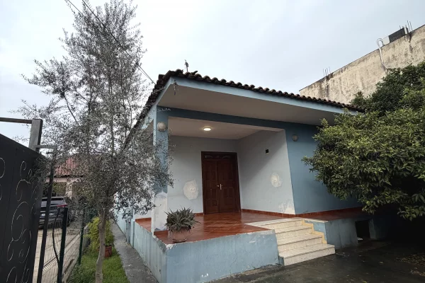 Shtepi me qera Shtepi Private ne Tirane, 2+1, Mobilimi E mobiluar, Pagesa 450  Euro.