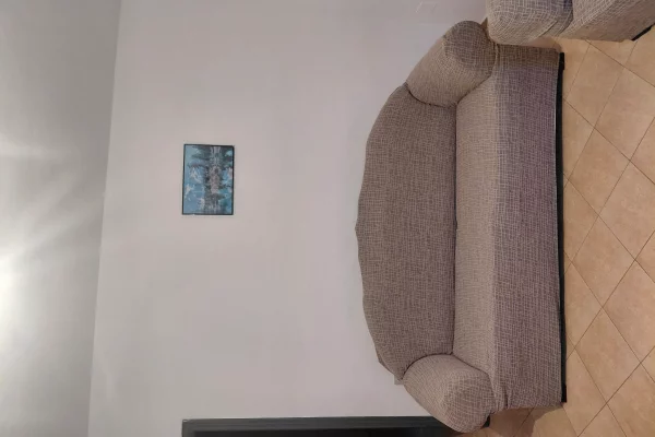 Shtepi me qera Shtepi Private ne Tirane, 1+1, Mobilimi Pjeserisht e mobiluar, Pagesa 350  Euro.