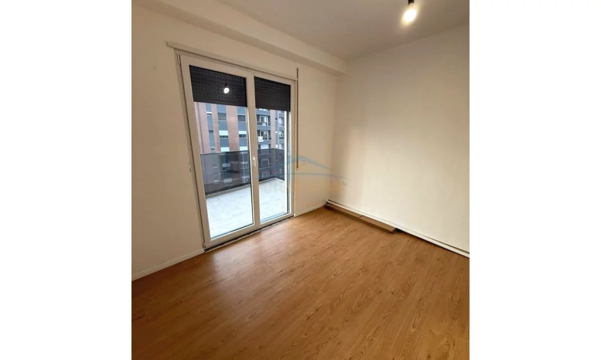 Shtepi me qera Apartament ne Tirane, 2+1, Mobilimi Bosh, pa mobiluar, Pagesa 700  Euro.