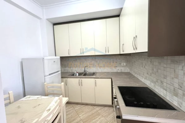 Shtepi me qera Apartament ne Tirane, 2+1, Mobilimi E mobiluar, Pagesa 600  Euro.