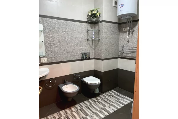 Shtepi me qera Apartament ne Tirane, 2+1, Mobilimi E mobiluar, Pagesa 550  Euro.