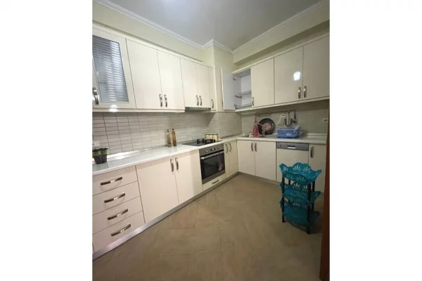 Shtepi me qera Apartament ne Tirane, 2+1, Mobilimi E mobiluar, Pagesa 550  Euro.