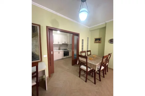 Shtepi me qera Apartament ne Tirane, 2+1, Mobilimi E mobiluar, Pagesa 550  Euro.