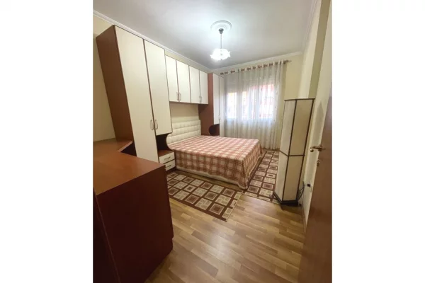 Shtepi me qera Apartament ne Tirane, 2+1, Mobilimi E mobiluar, Pagesa 550  Euro.
