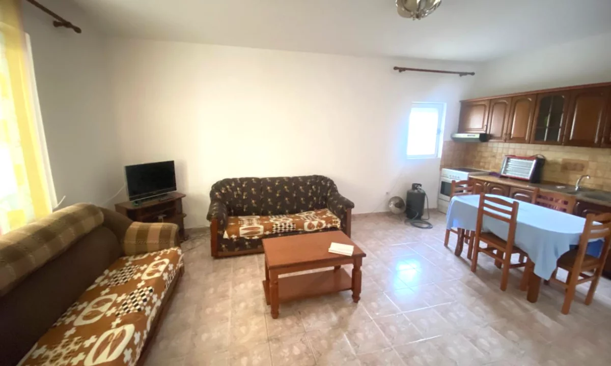 Shtepi me qera Apartament ne Tirane, 3+1, Mobilimi E mobiluar, Pagesa 400  Euro.