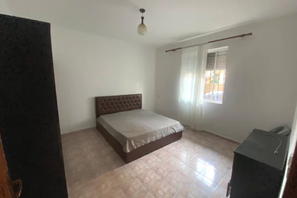 Shtepi me qera Apartament ne Tirane, 3+1, Mobilimi E mobiluar, Pagesa 400  Euro.