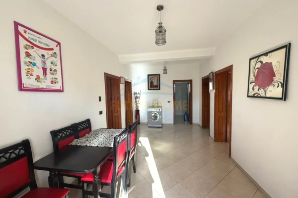 Shtepi me qera Apartament ne Tirane, 2+1, Mobilimi E mobiluar, Pagesa 420  Euro.