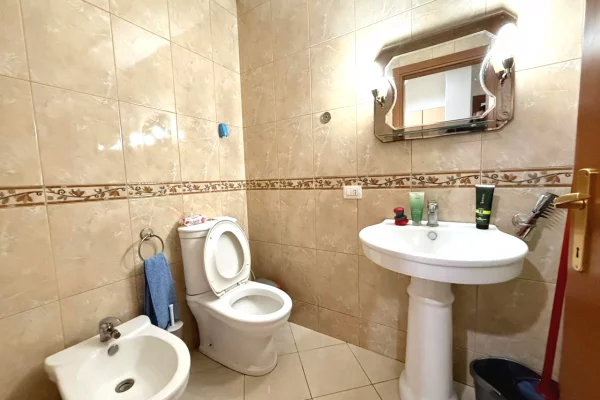 Shtepi me qera Apartament ne Tirane, 1+1, Mobilimi E mobiluar, Pagesa 500  Euro.