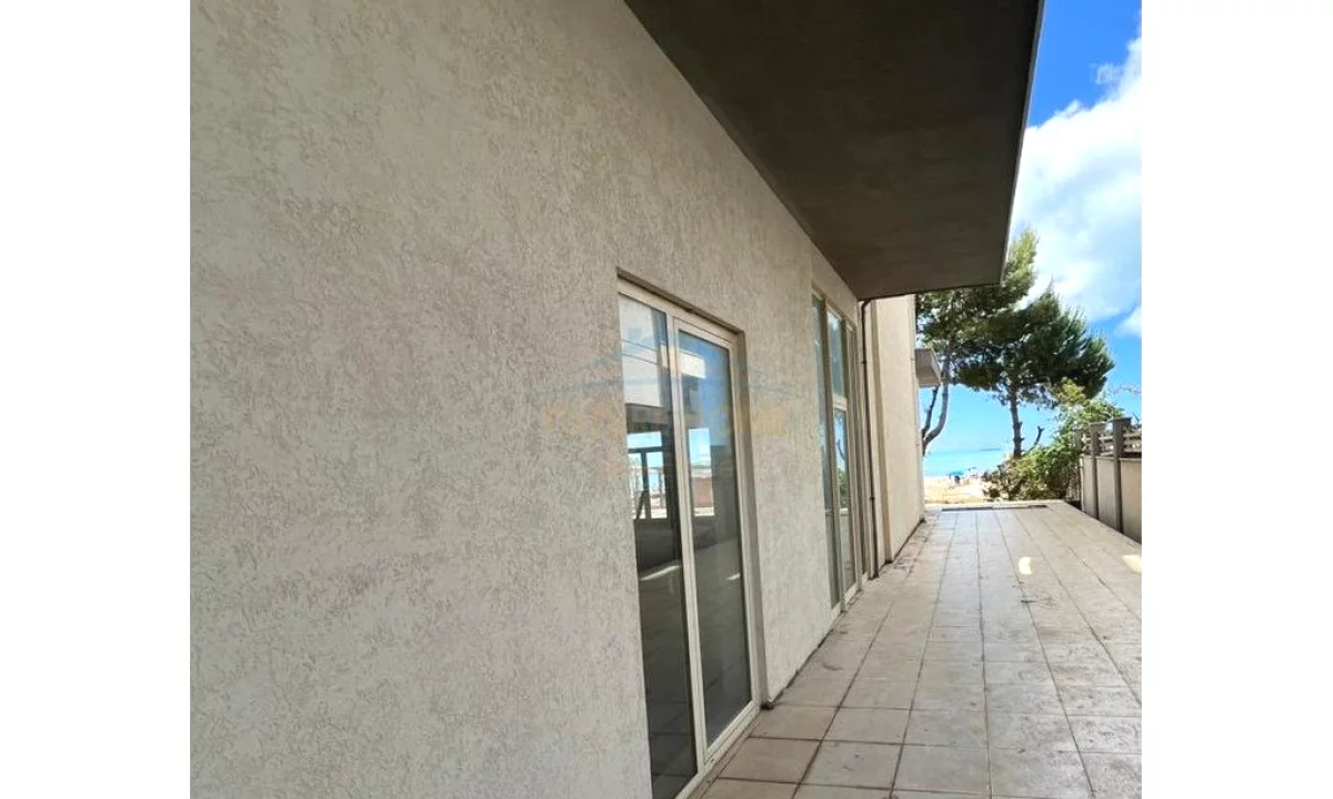 Qera VJETORE, Ambient Biznesi, Plazhi Iliria, Durres
