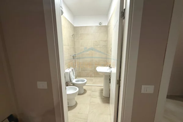 Shtepi me qera Apartament ne Tirane, 2+1, Mobilimi E mobiluar, Pagesa 600  Euro.
