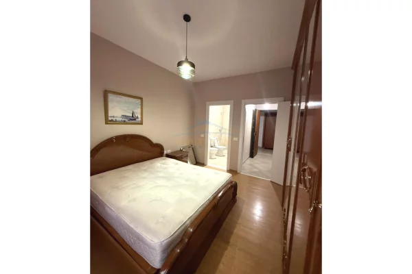 Shtepi me qera Apartament ne Tirane, 2+1, Mobilimi E mobiluar, Pagesa 600  Euro.