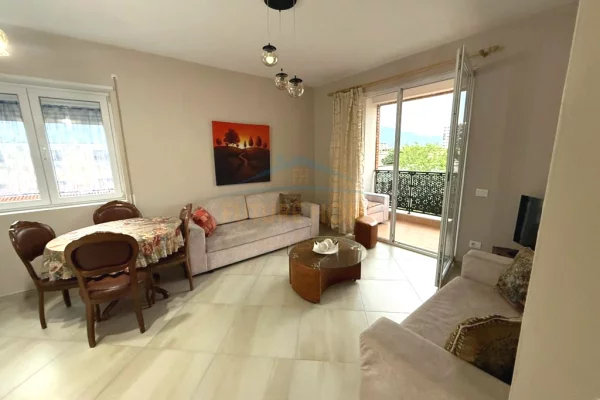Shtepi me qera Apartament ne Tirane, 2+1, Mobilimi E mobiluar, Pagesa 600  Euro.