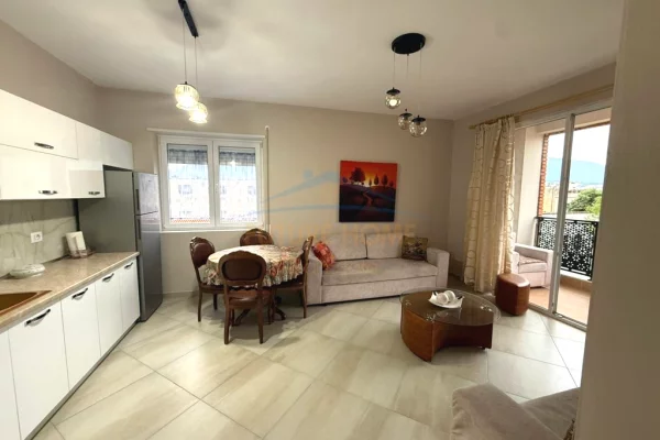 Shtepi me qera Apartament ne Tirane, 2+1, Mobilimi E mobiluar, Pagesa 600  Euro.