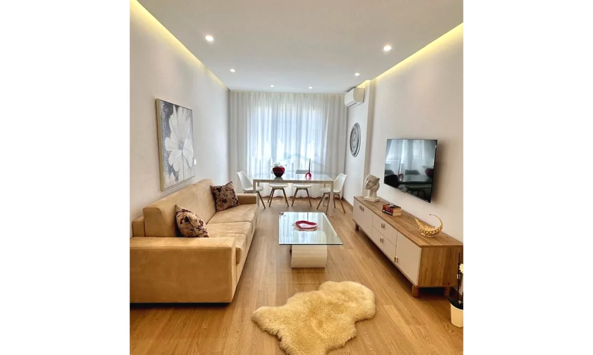 Shtepi me qera Apartament ne Tirane, 2+1, Mobilimi E mobiluar, Pagesa 850  Euro.